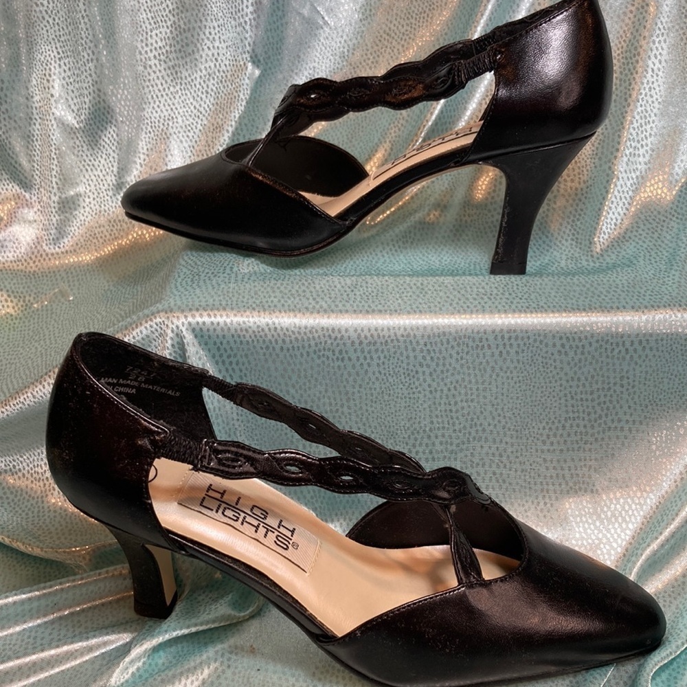 Vintage 80’s black pumps w/cross over‎ strap brand new! 3 size 7m